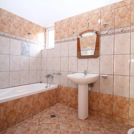 Arqile Apartements * Himare